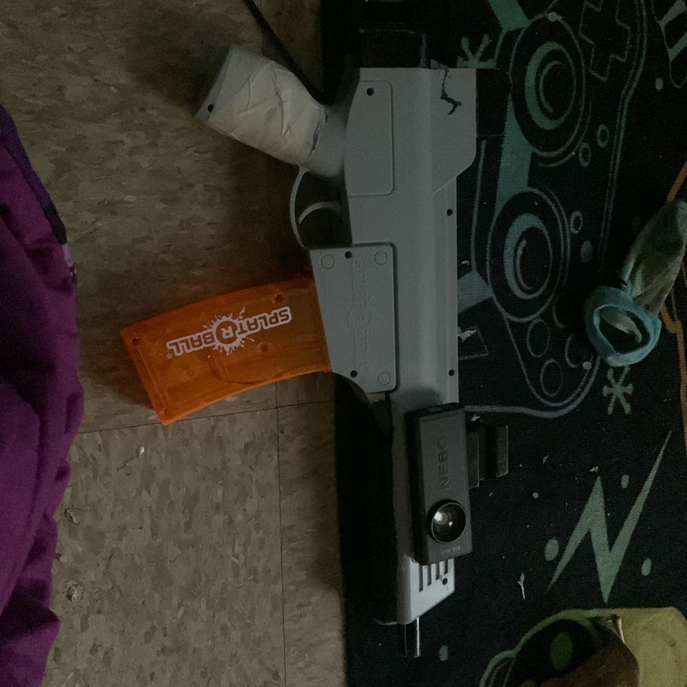 It is custom it comes with ever thing and it has a beam on it it shoots fast